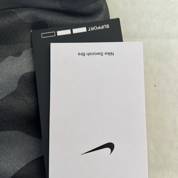 Nike padded sports bra XXL black mesh on back NWT! - Picture 3 of 4